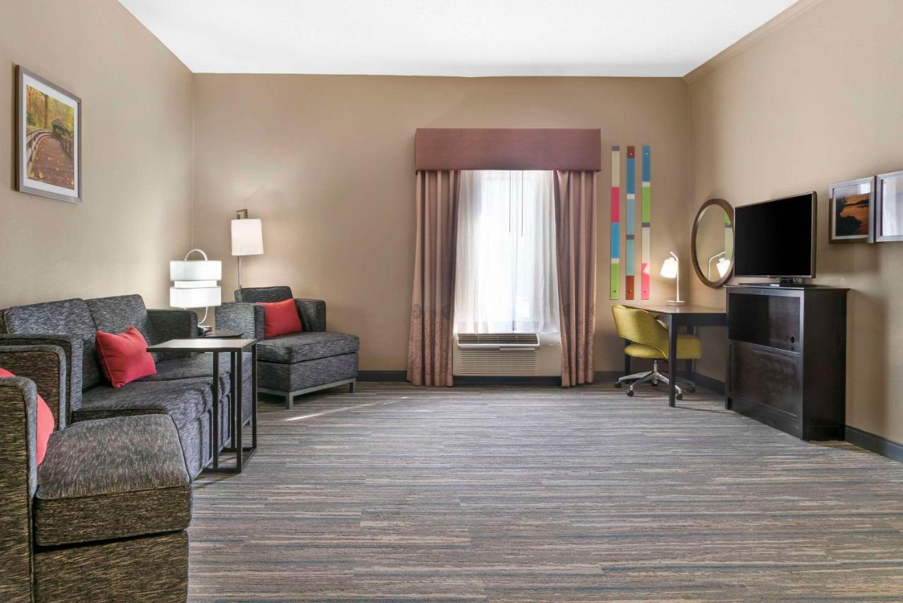 Comfort Inn & Suites Toledo Buitenkant foto